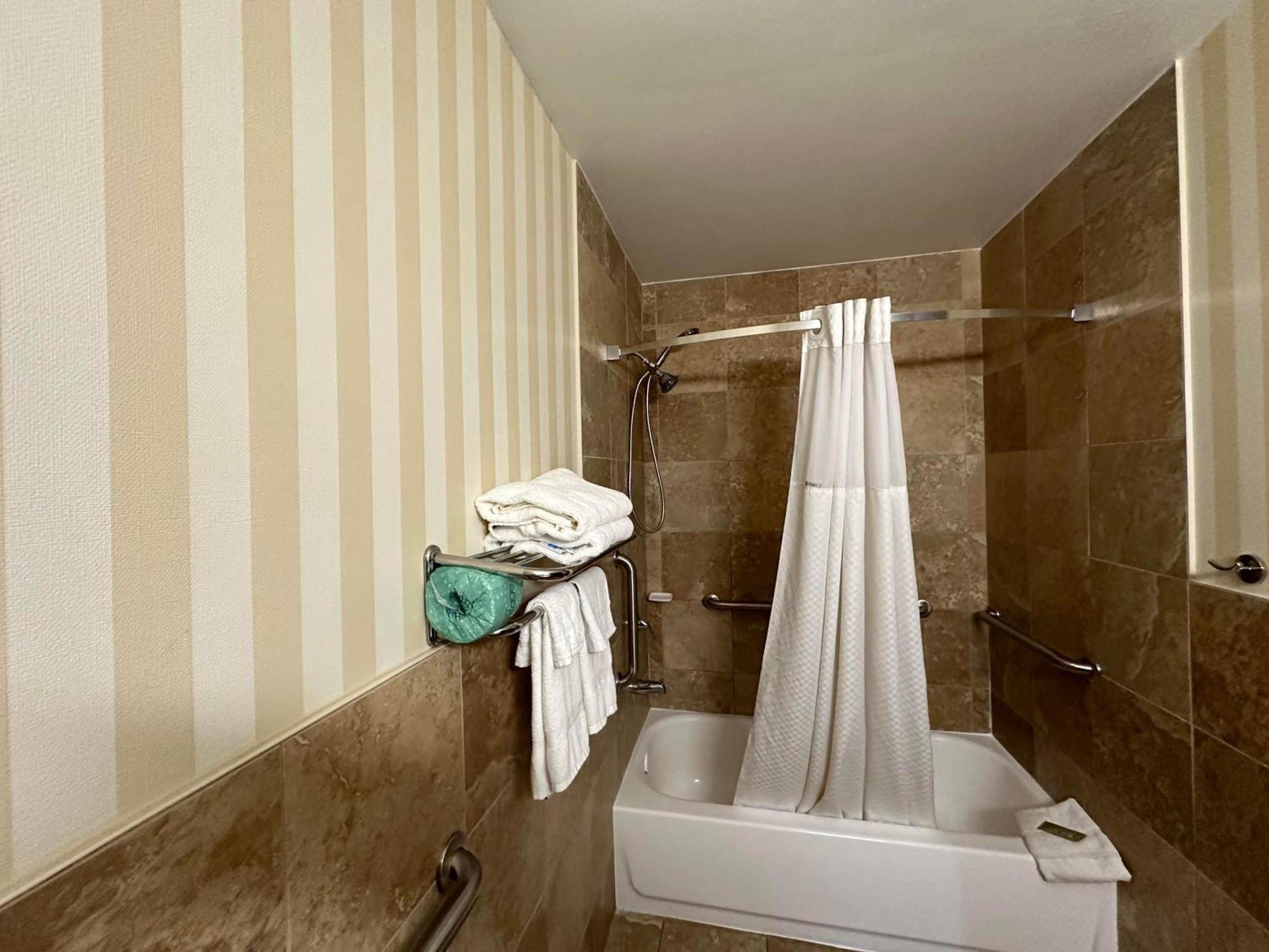 Super 8 By Wyndham Kutztown/Allentown Area Exterior photo